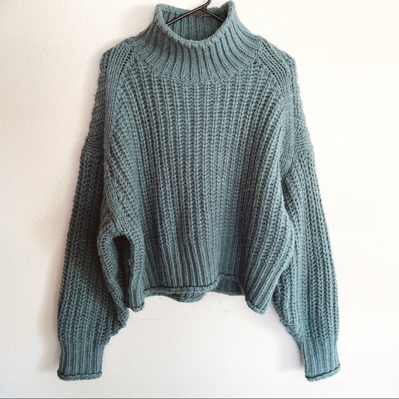 H&M Sweaters - H&M Cropped Turtleneck Sweater